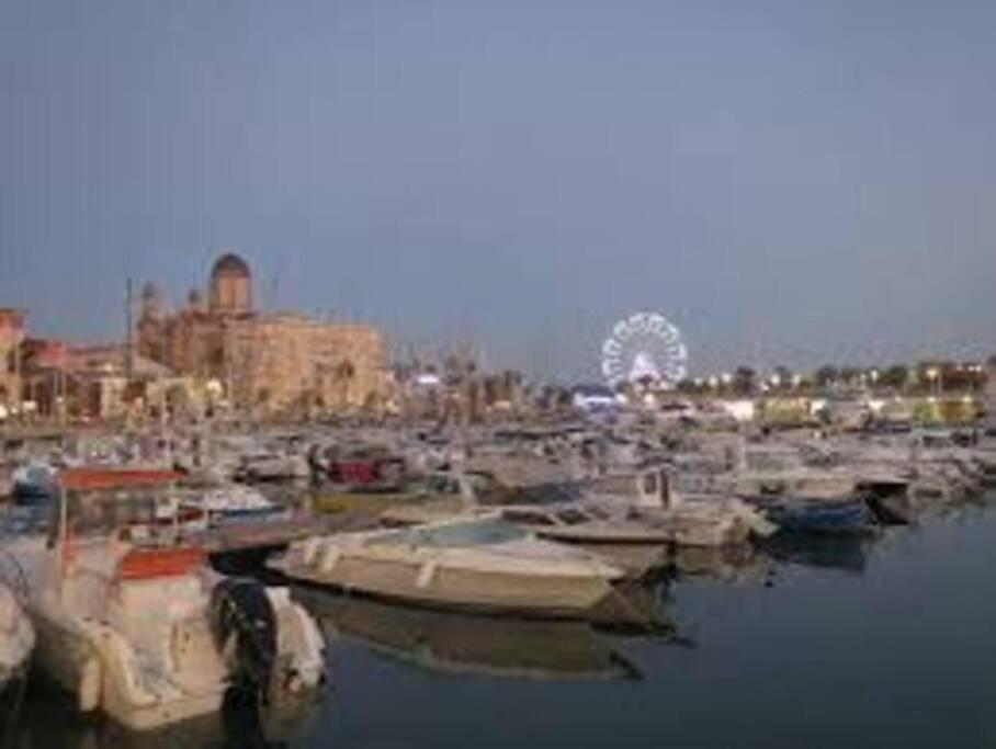 Votre Sejour Cosy A Frejus! Apartamento Exterior foto